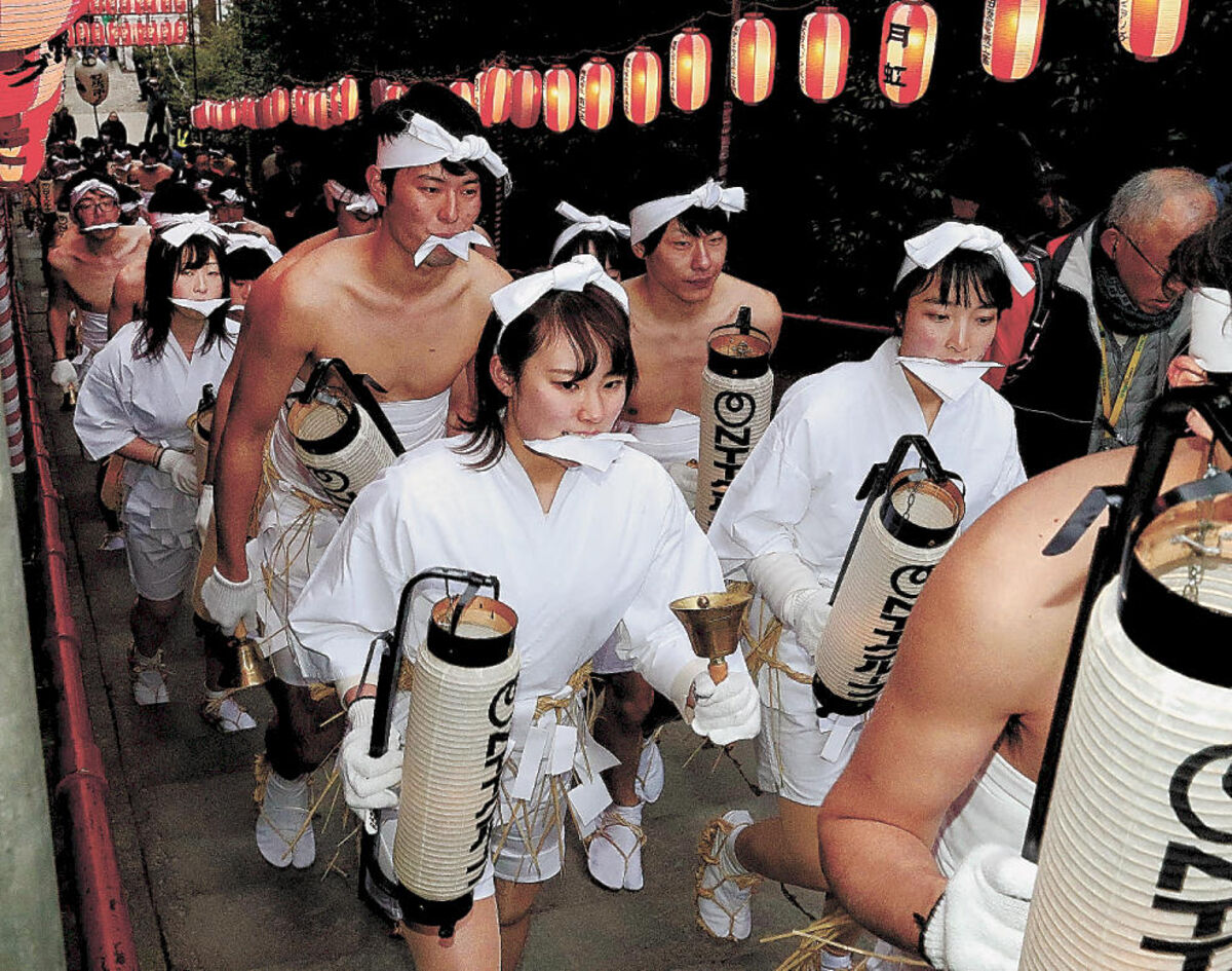 仙台大崎八幡宮どんと祭裸参りの参加者激減 伝統の含み紙はマスクに 河北新報オンラインニュース ONLINE NEWS