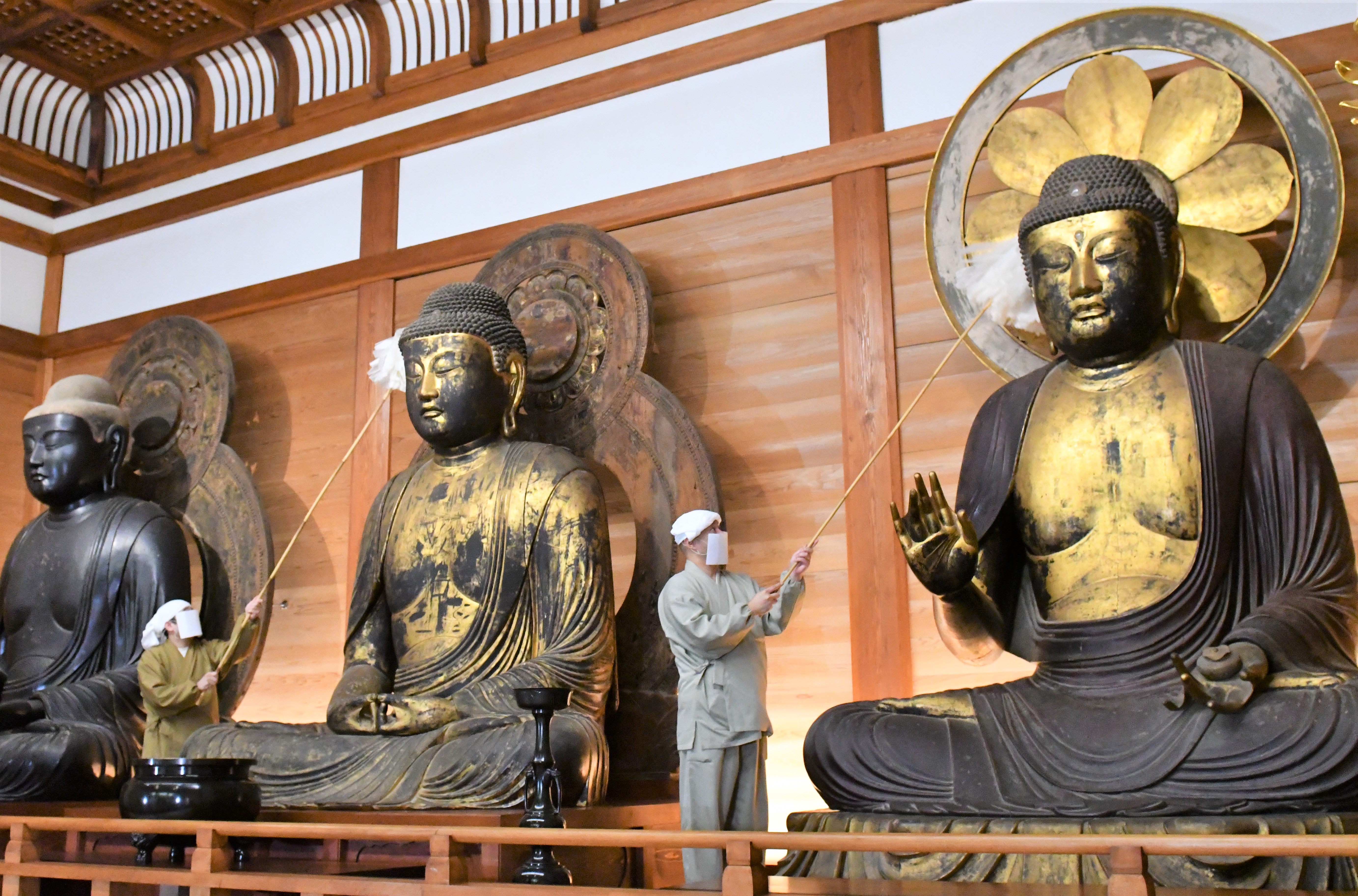 世界遺産の中尊寺で仏像をきれいにしました｜「やさしい日本語」ニュース(河北新報)