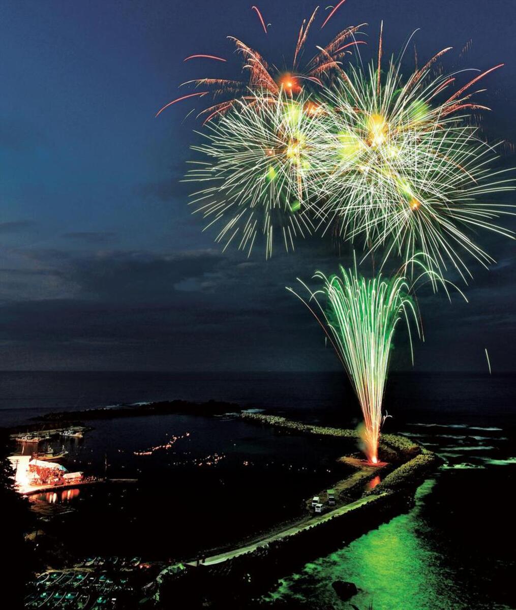 震災５年５カ月 鎮魂の花火 被災地照らす 河北新報オンラインニュース Online News