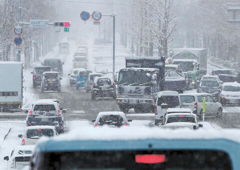 朝の雪 交通混乱 仙台平野部にも除雪車 河北新報オンラインニュース Online News