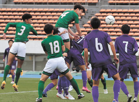 全国高校サッカー 青森山田が４発で大勝 ４強進出 河北新報オンラインニュース Online News