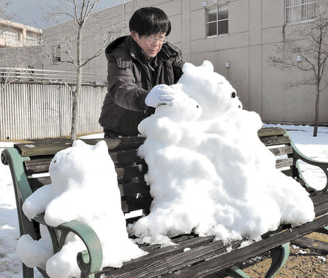 ほのぼの雪像 笑顔きらきら 仙台白百合学園の元教員 作り続けて４０年 河北新報オンラインニュース Online News