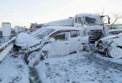 暴風雪の東北道で多重事故 １人死亡２人重傷 宮城・大崎 | 河北新報オンラインニュース / ONLINE NEWS