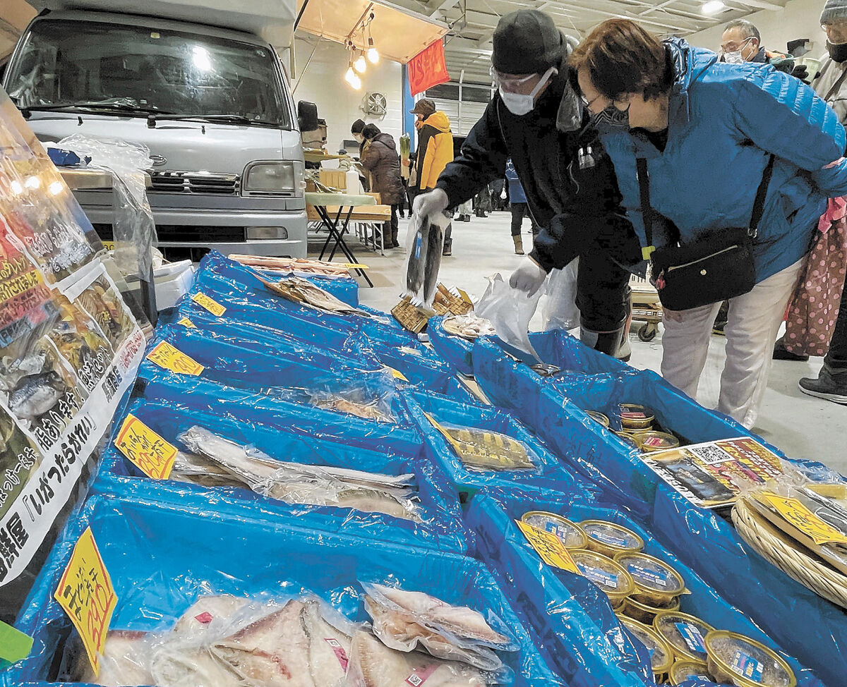 八戸総合卸センターで冬の朝市初開催 大型換気扇で感染予防 河北新報オンラインニュース Online News