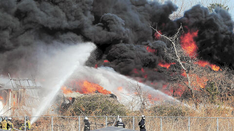 仙台でも 煙臭い 岩沼のタイヤ置き場火災 広範囲に黒煙 河北新報オンラインニュース Online News