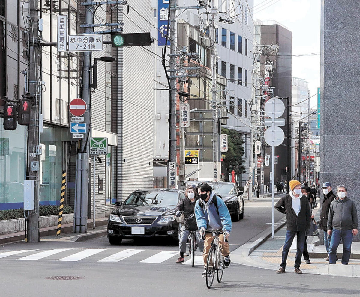 歩行者も自転車も自動車も邪魔