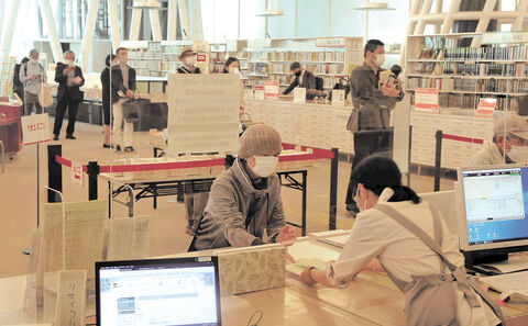 仙台の市民利用施設が再開 図書館貸し出し 静かに列 河北新報オンラインニュース Online News