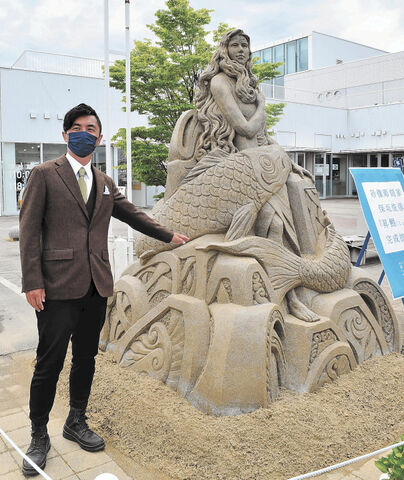 地震で崩れた砂像が完成 ｊｒ矢本駅前で披露 河北新報オンラインニュース Online News
