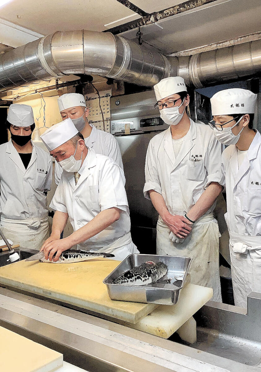 老舗ウナギ店 閉店後にフグ調理術 時短活用し勉強会 河北新報オンラインニュース Online News