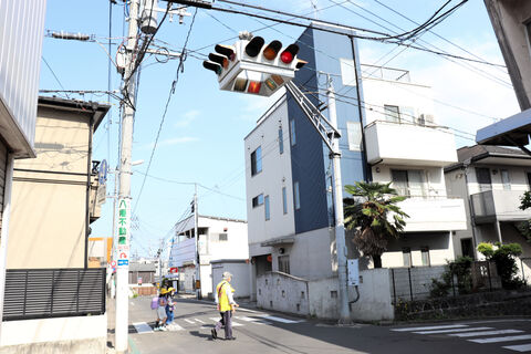 住宅街にｕｆｏ降臨 宮城の信号機 間もなく見納め 河北新報オンラインニュース Online News