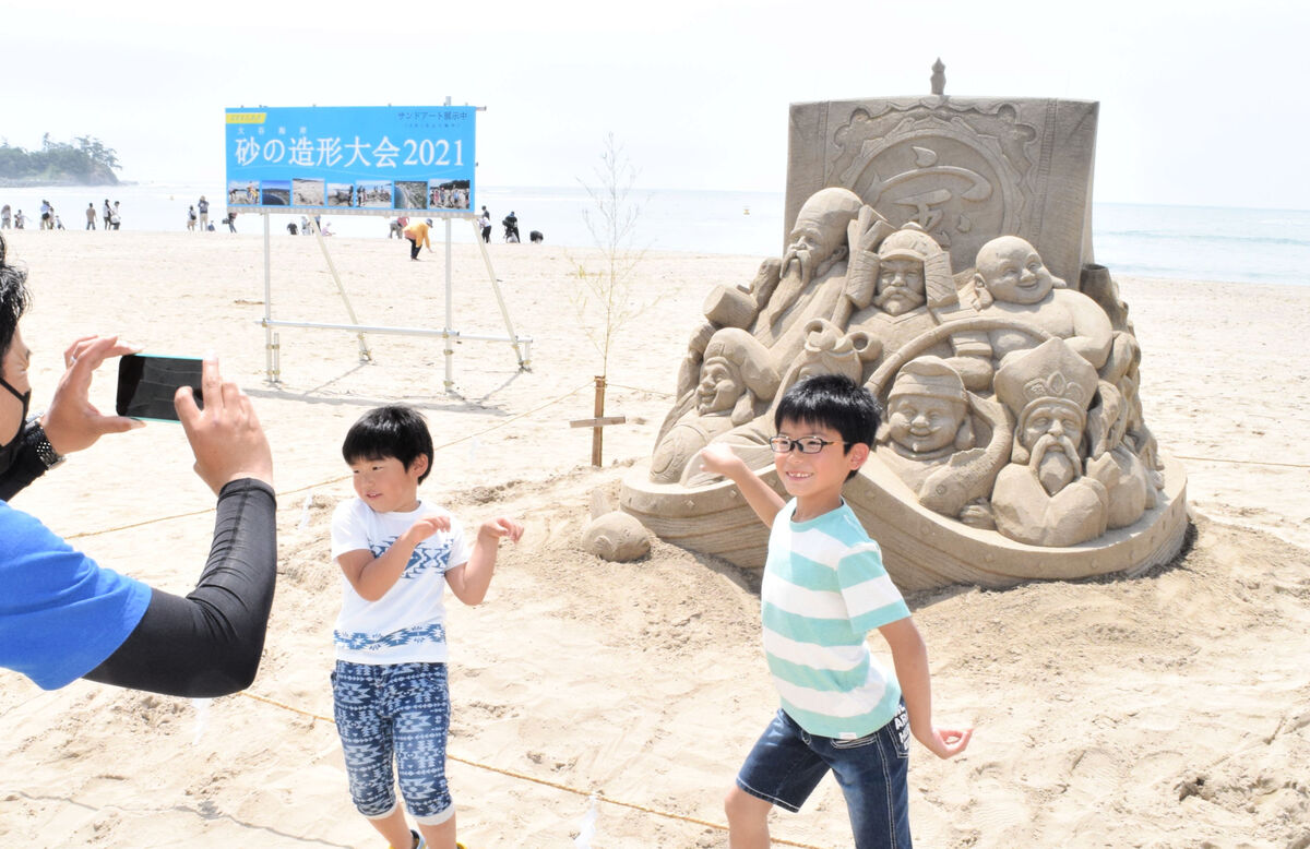 大谷海岸に砂の七福神 震災後初の海水浴場 開設へ 河北新報オンラインニュース Online News