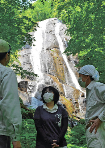 動画 白糸の滝 遊歩道が復活 内陸地震から１３年ぶり 河北新報オンラインニュース Online News