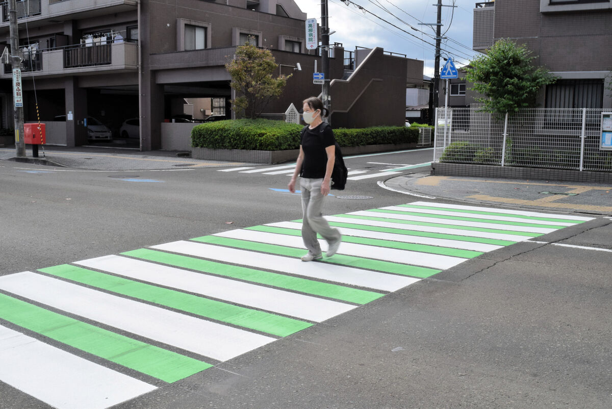 緑の横断歩道 仙台市内２カ所に登場 目立つ色で注意促す 河北新報オンラインニュース Online News