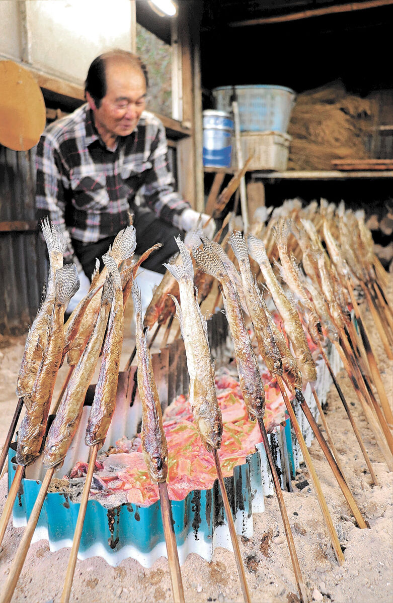 仙台雑煮の伝統つなぐ 万石浦の焼きはぜ 香ばしく 河北新報オンラインニュース Online News