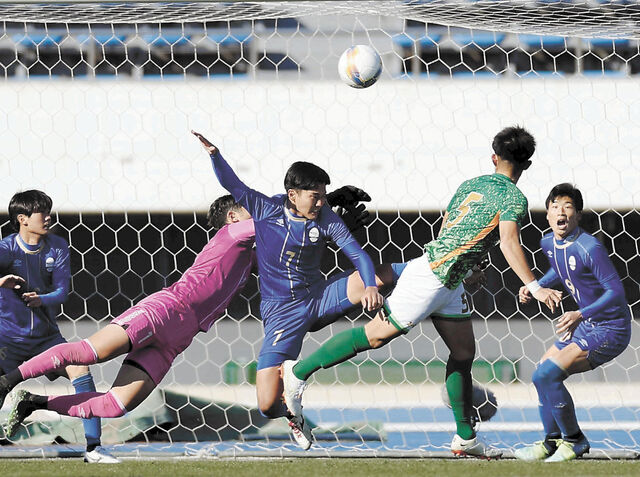 全国高校サッカー 仙台育英 競り負ける 青森山田は８強入り 河北新報オンラインニュース Online News