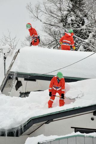 横手 雪下ろし お助け隊 が出動 市内の積雪 平年の２倍近く 河北新報オンラインニュース Online News