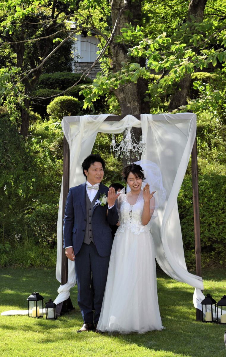 屋外 オンライン コロナ下の結婚式 様変わり 新郎新婦が正装で親族宅回るツアーも 河北新報オンラインニュース Online News