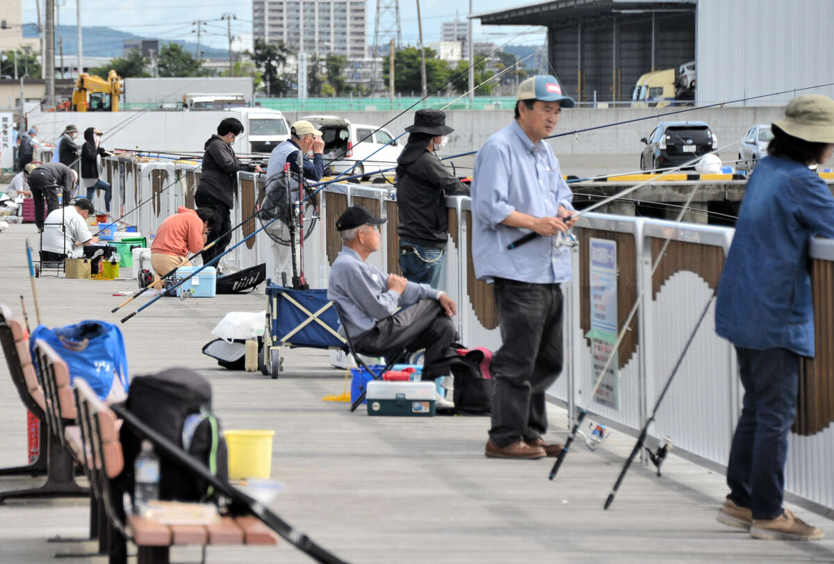 釣り初心者にもお薦め 仙台港 海の広場 ３カ月半ぶり一部再開 河北新報オンライン