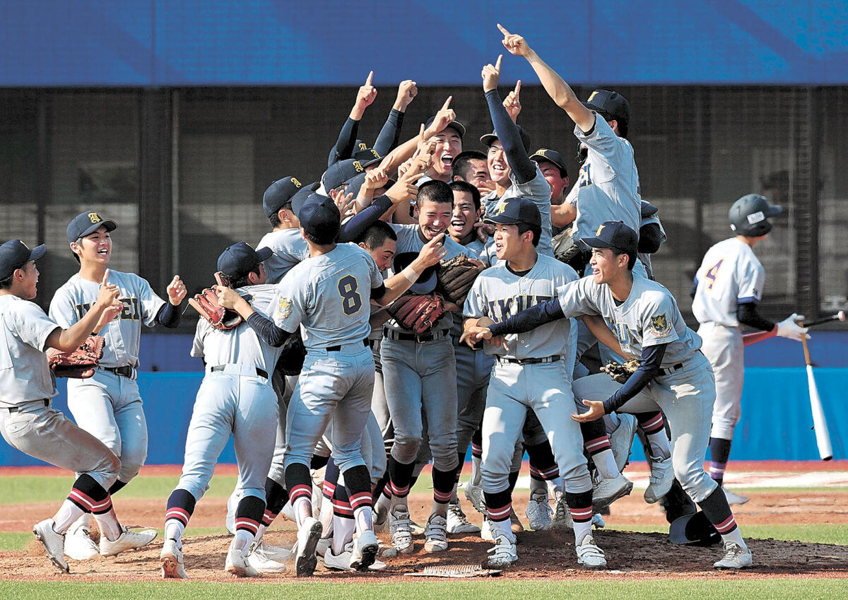 仙台育英、３年ぶり夏の頂点 高校野球宮城大会 聖和学園、及ばず