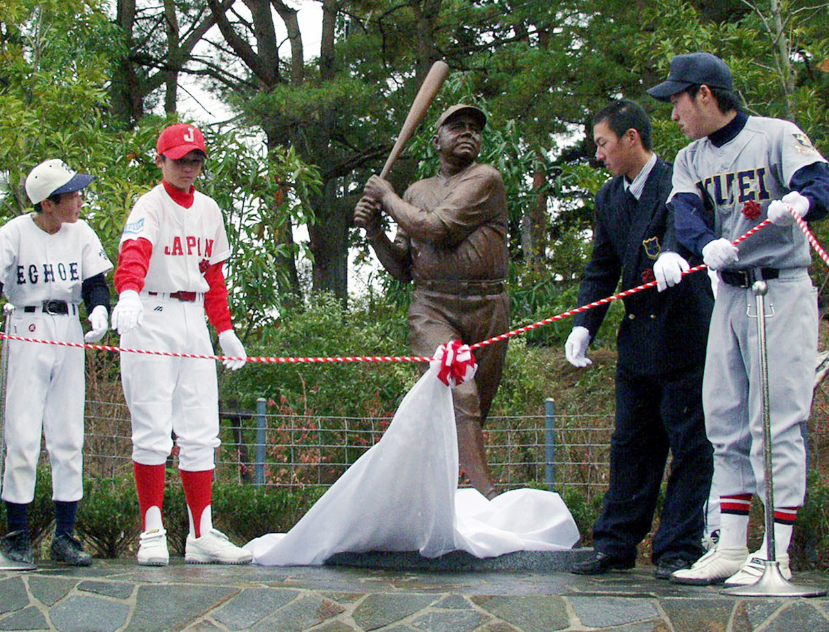 ベーブ・ルース像が完成 １９３４年の来日時に本塁打を放った仙台
