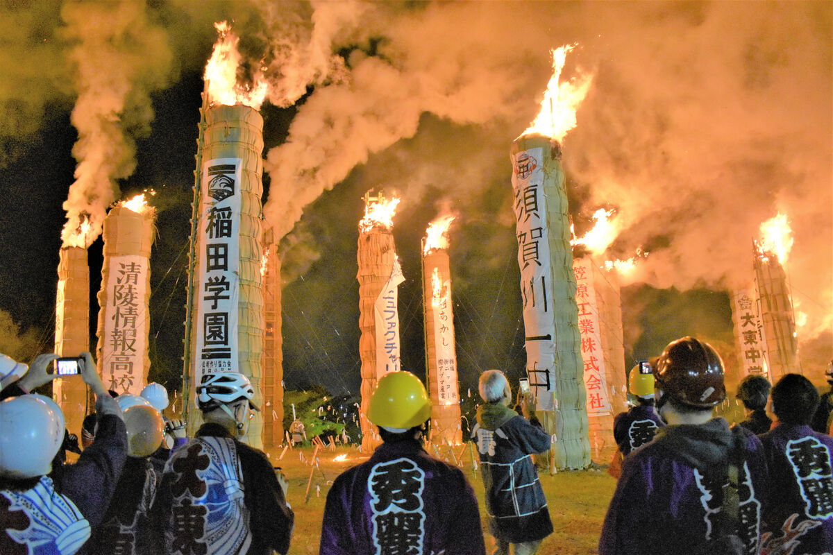松明あかし」３年ぶり開催 福島・須賀川 紅蓮の炎が夜空焦がす | 河北