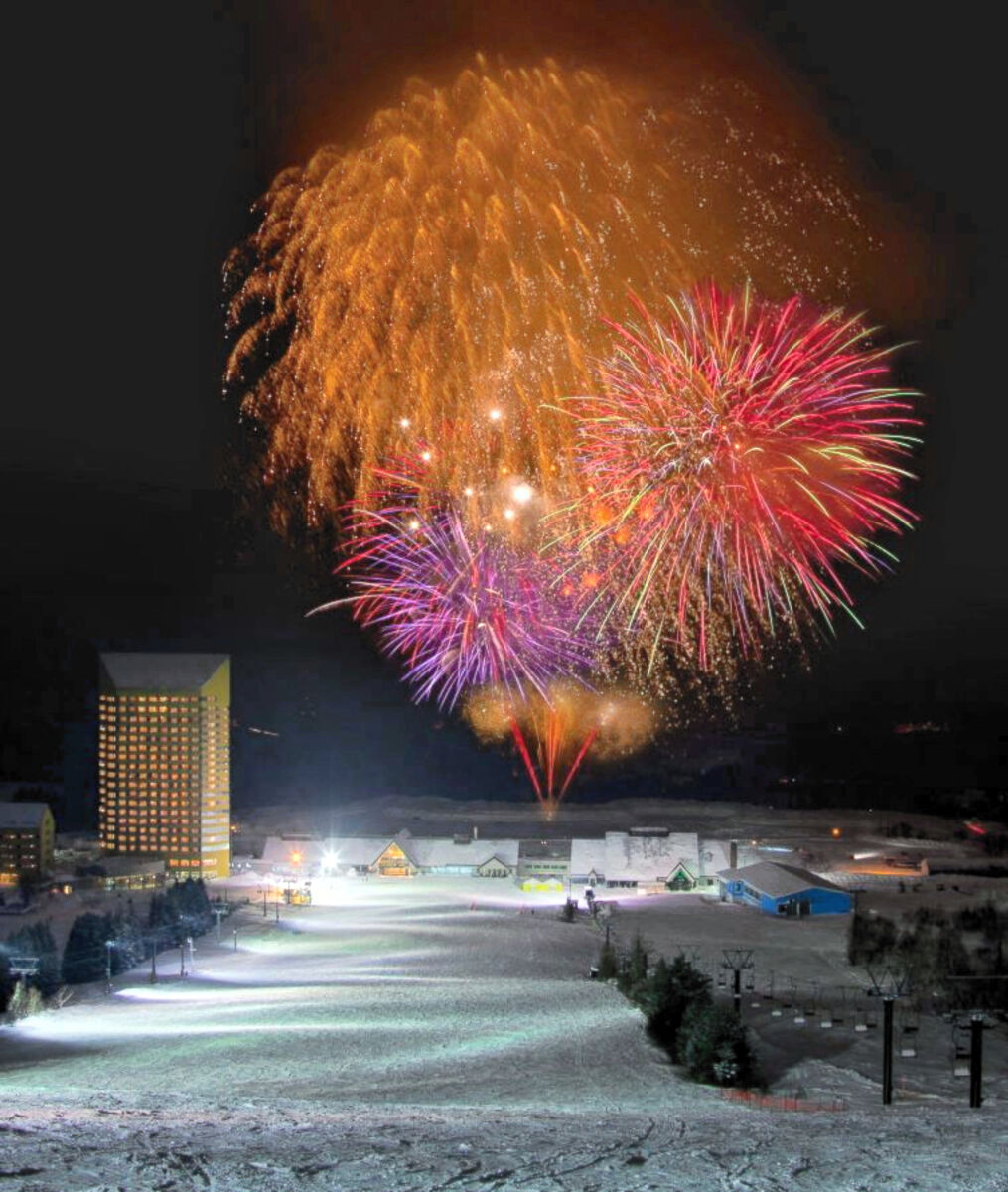 岩手・安比高原「除夜の花火」31日ラストショー 30回目の今年で終了、協賛金減少で継続困難に | 河北新報オンライン