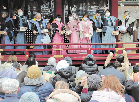 福銭』いっぱい拾えたよ」 塩釜神社で3年ぶり節分祭 5日にも豆まき