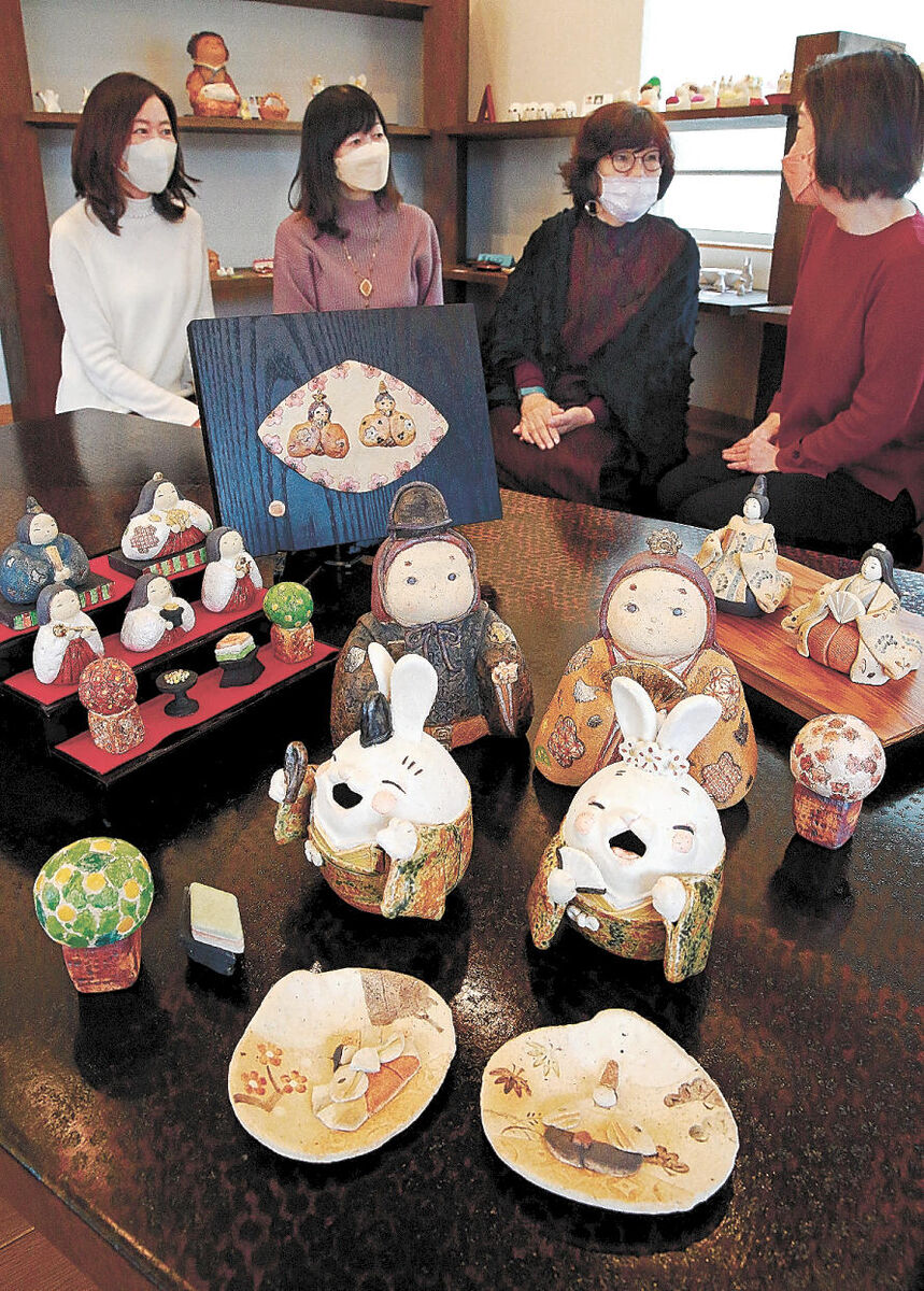 被災者の心癒やす「ひな人形」 愛知の女性陶芸家１１人、仙台で作品展