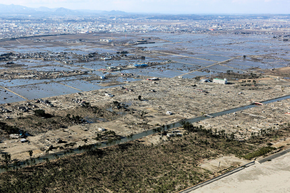 東日本大震災　海岸死体 