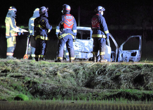 燃えた軽乗用車から2人の遺体見つかる 宮城・栗原 - 河北新報オンライン