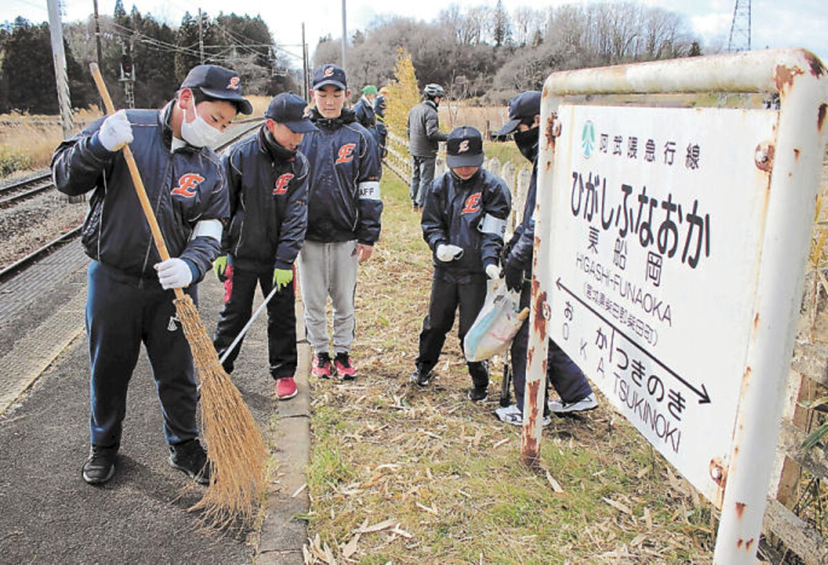 阿武急応援、東船岡駅を児童ら清掃　宮城・柴田の住民団体 | 河北新報オンライン