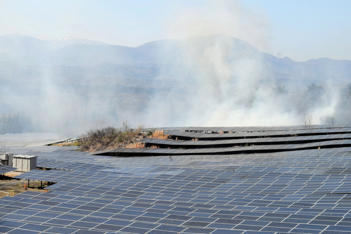 メガソーラーで下草焼ける　仙台・西仙台カントリークラブ隣接地 | 河北新報オンライン