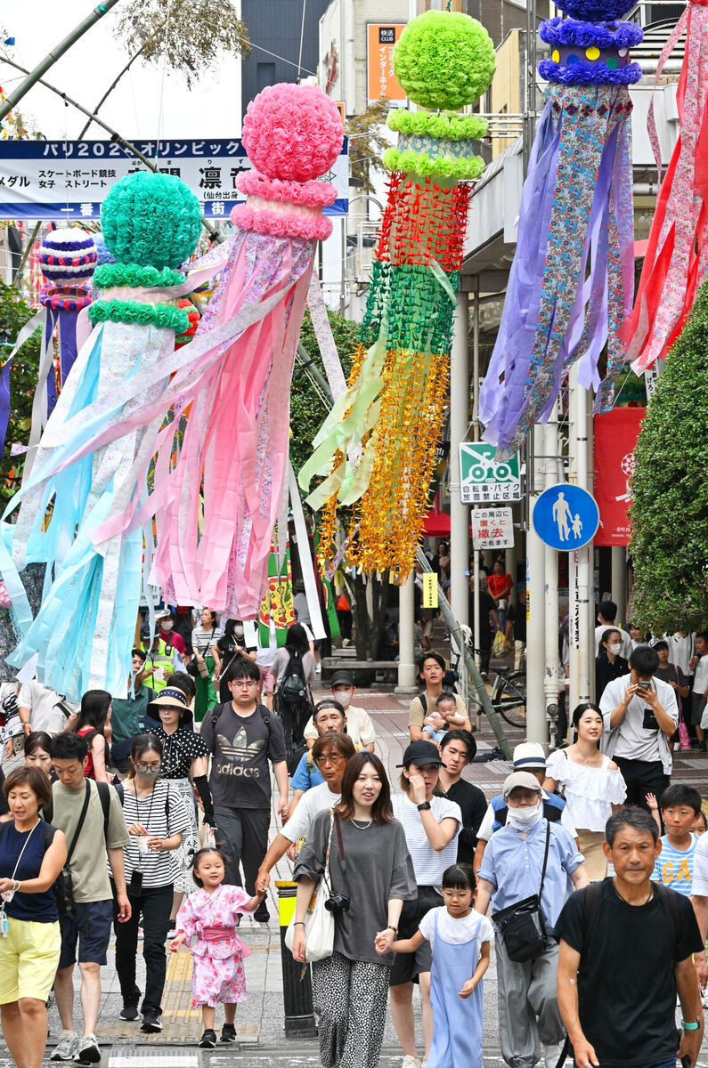 連なる祈り　夏の街に彩り　仙台七夕まつりが開幕