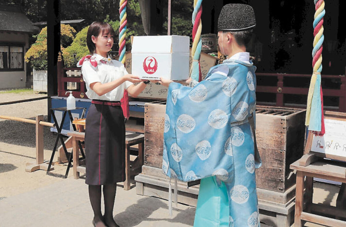 搭乗客の願い事書いた七夕短冊　日本航空が奉納　仙台・大崎八幡宮