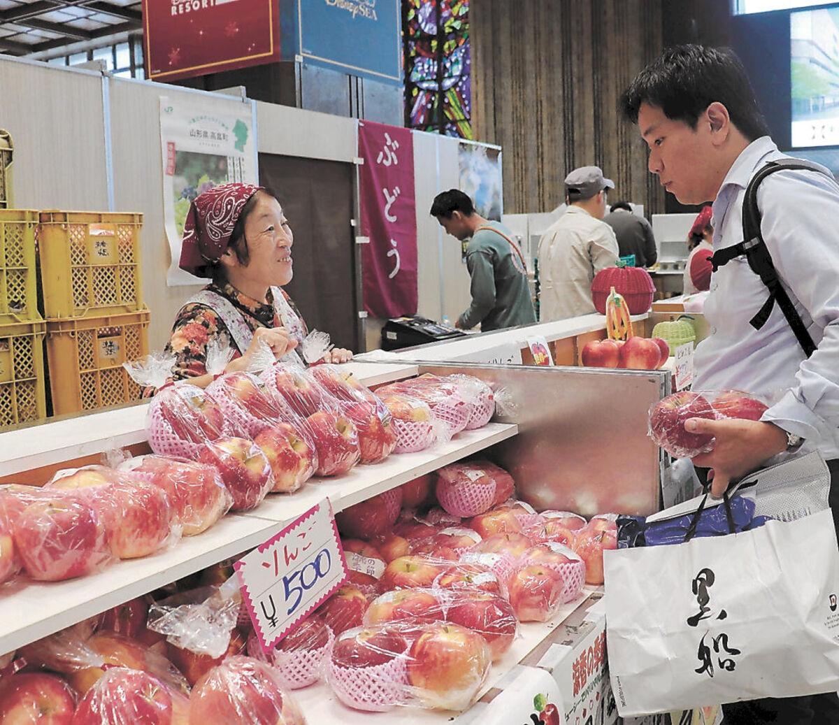 日本酒、果物など400種ずらり　ＪＲ仙台駅で山形・高畠フェア　10月20日まで