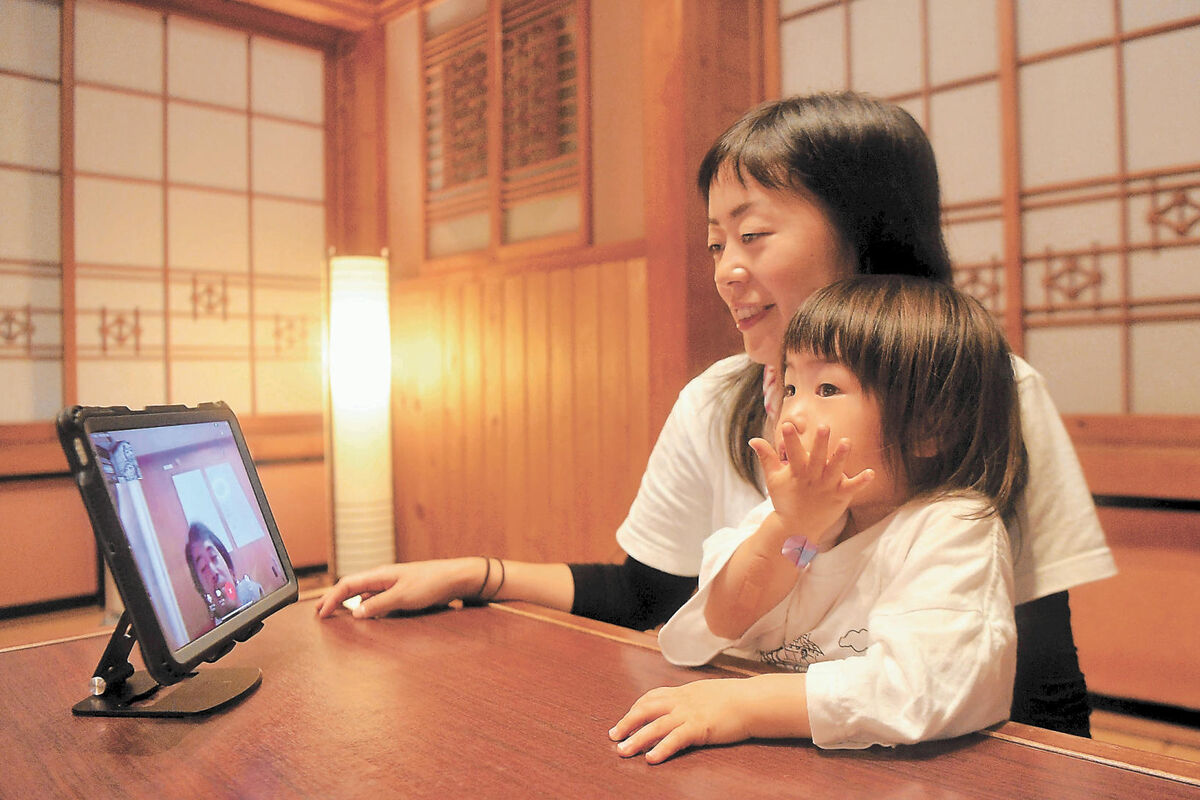 パプア沖でもテレビ電話で日々笑顔の交換＜遠洋漁業の妻たち（上）つながる＞